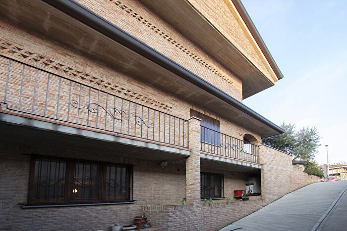 Casa con 7 locali in vendita in Via Calabria, Lainate