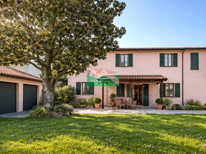 Casa con 8 locali in vendita in Via Petro Bondi, Ravenna