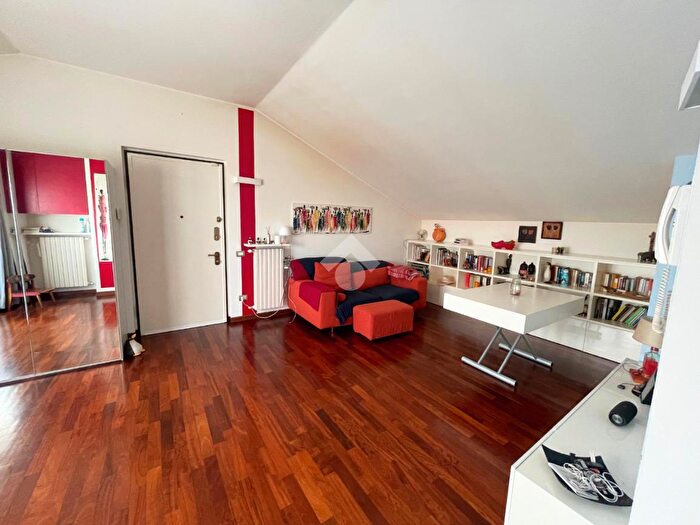 Appartamento trilocale in vendita in Via San Pietro, Saronno