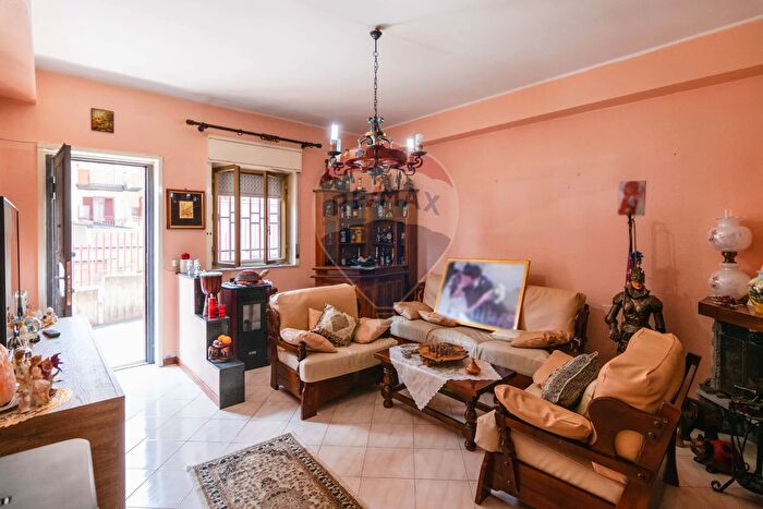 Appartamento trilocale in vendita in Via Finocchiari, Aci Catena