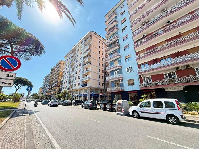 Appartamento bilocale in affitto in Viale di Augusto, Fuorigrotta, Napoli