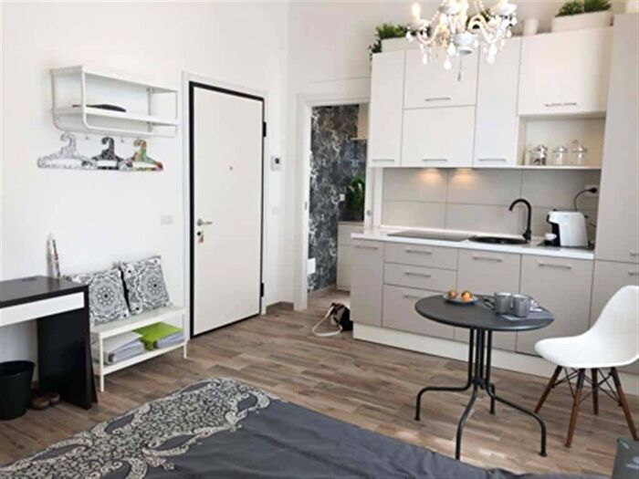 Appartamento monolocale in affitto in Via Orti, Quadronno Crocetta, Milano