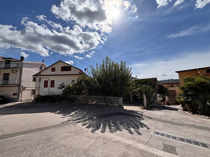 Appartamento quadrilocale in vendita in Via San Leone Magno, Olevano Sul Tusciano