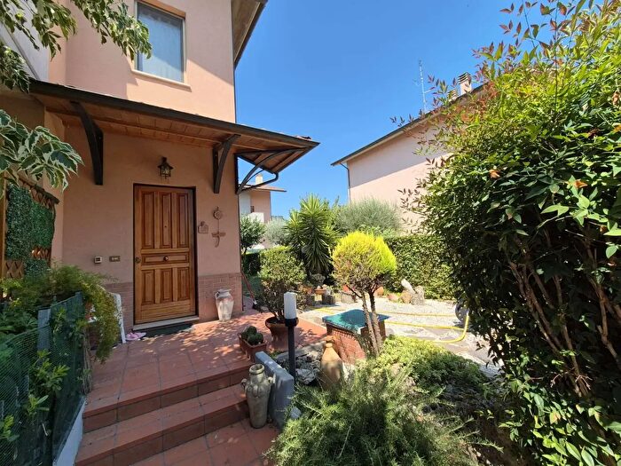 Casa con 7 locali in vendita in Via Federico II, Castelbellino