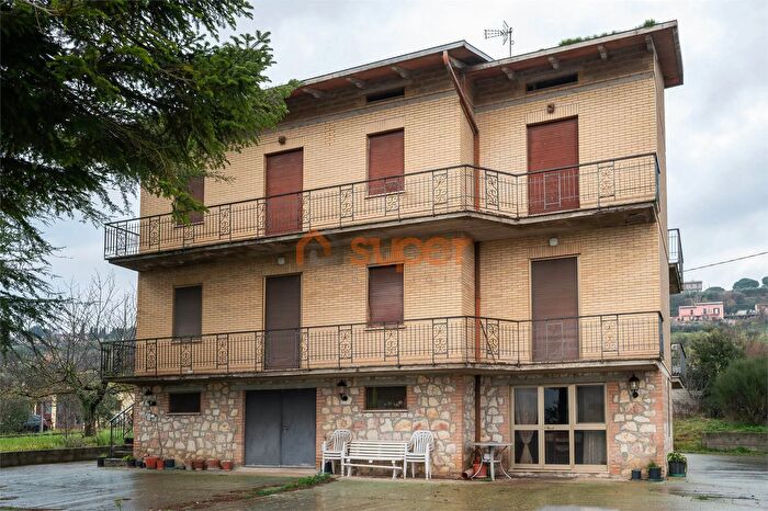 Casa con 8 locali in vendita in Via Assisi Torgiano Pg, Torgiano