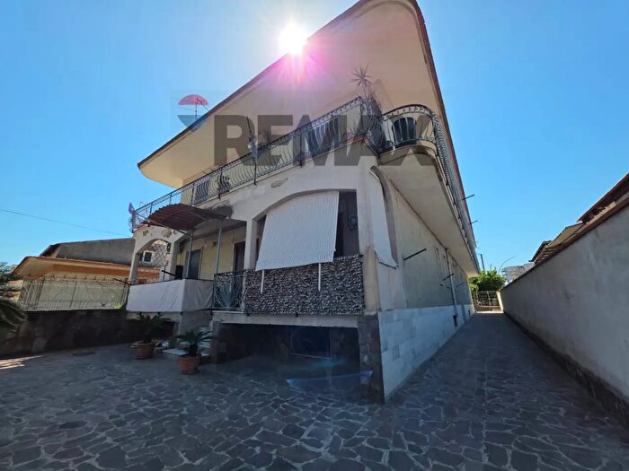 Appartamento trilocale in vendita in Via Caserta, Casoria