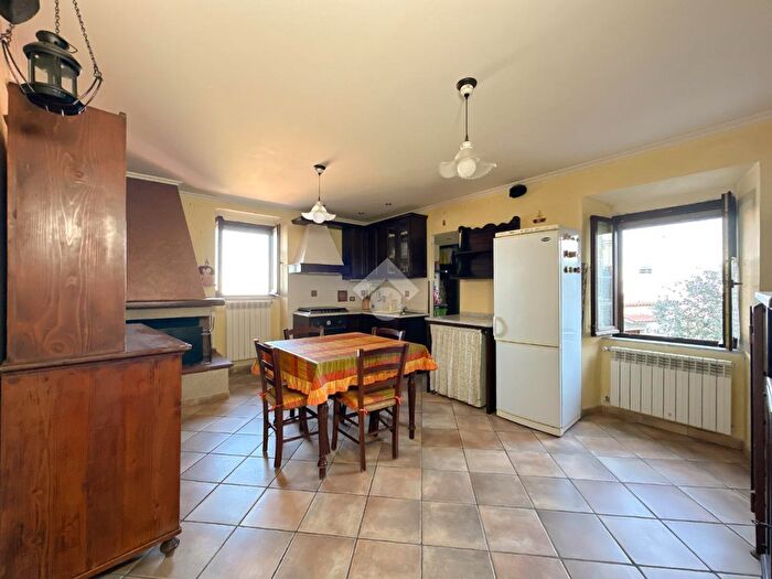 Appartamento trilocale in vendita in Via Arco Morelli, Montecompatri