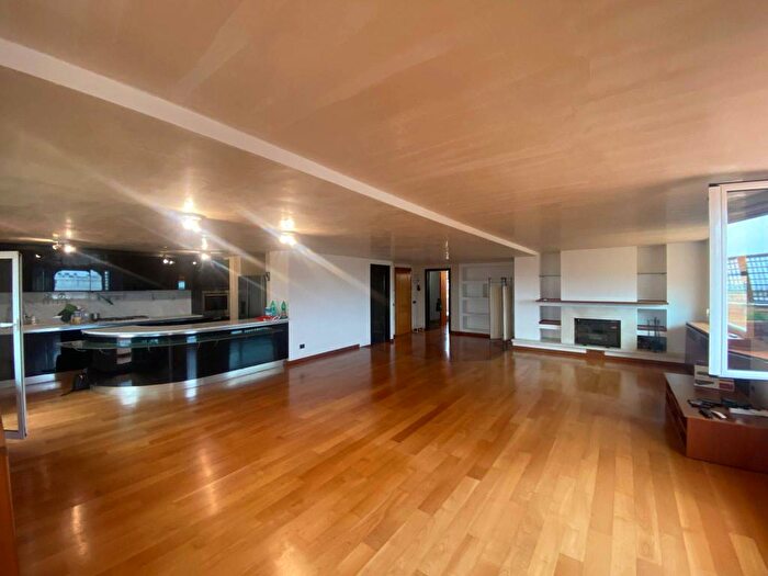 Appartamento trilocale in affitto in Via Canton, Torrino, Roma