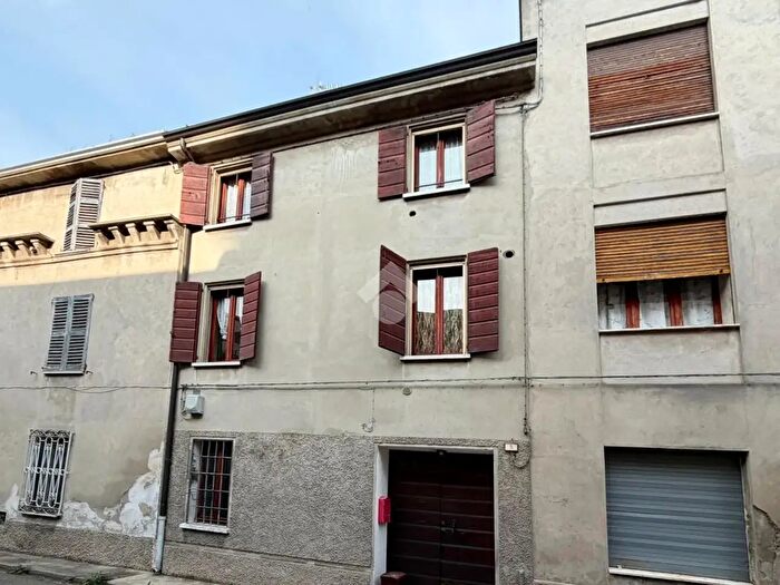 Casa quadrilocale in vendita in Via Battiloro, Guastalla
