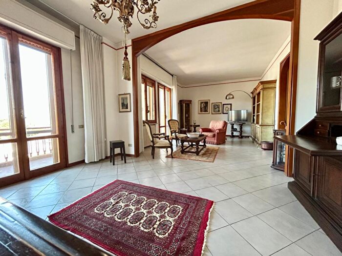 Appartamento con 5 locali in vendita in Luigi Cherubini, Empoli