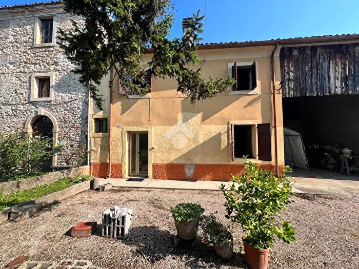 Casa con 7 locali in vendita in Via Ortini, San Martino Buon Albergo