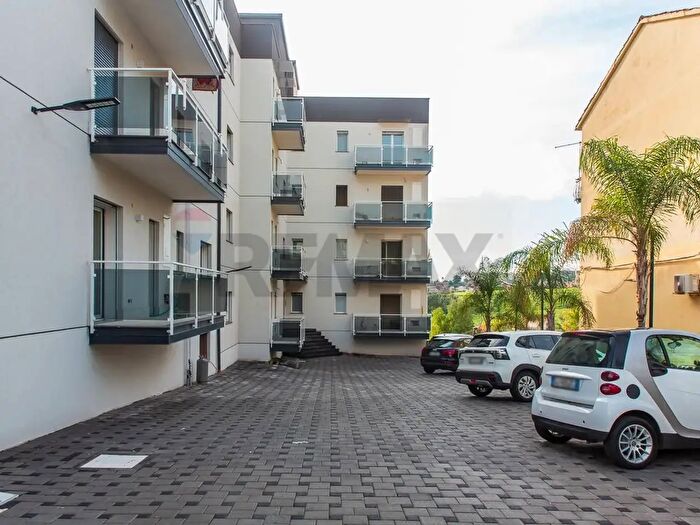 Appartamento quadrilocale in vendita in Via Carlo Pisacane, Catania