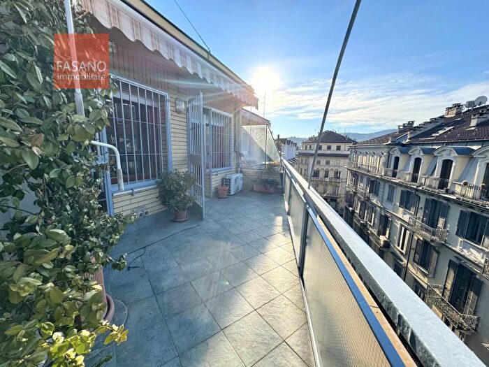 Casa con 5 locali in affitto in Via Andrea Doria, Via Roma, Torino