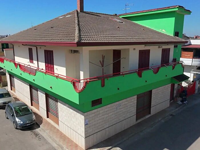 Appartamento con 9 locali in vendita in Via Napoli Snc, Maddaloni