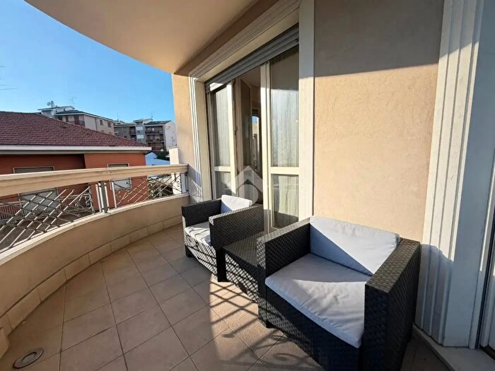 Appartamento quadrilocale in vendita in Via Magenta, Seregno