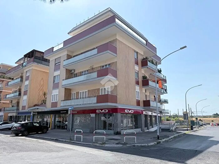Appartamento quadrilocale in vendita in Via degli Anemoni, Roma