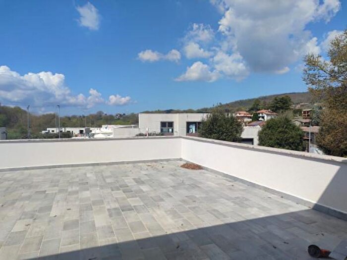 Appartamento trilocale in vendita in Via dei Platani, Manziana