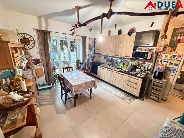 Appartamento trilocale in affitto in Via Soffritto, Pianura, Napoli