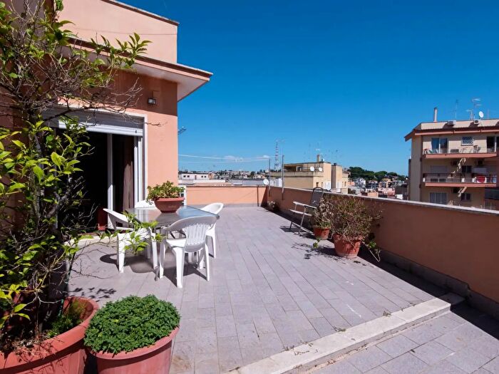 Appartamento con 6 locali in vendita in Via San Fulgenzio, Roma