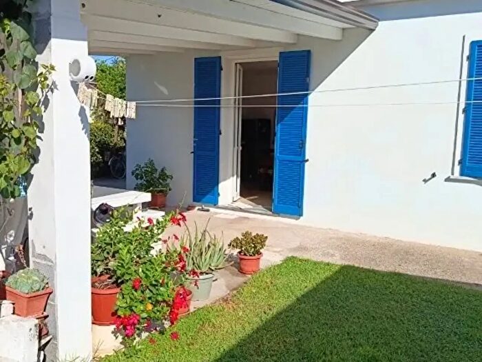 Casa quadrilocale in vendita in Massa