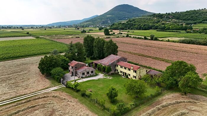 Casa con 5 locali in vendita in Via Vallesana, Baone