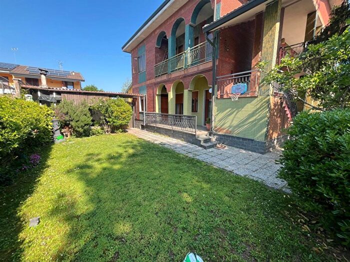 Appartamento quadrilocale in vendita in Via Ambrosoli, Seveso