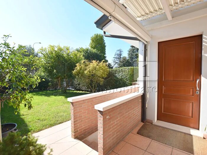 Casa con 10 locali in vendita in Via Bolzano, Saonara