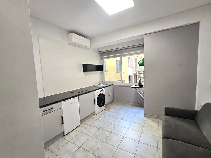 Appartamento bilocale in vendita in Passeggiata G Oberdan, Ventimiglia