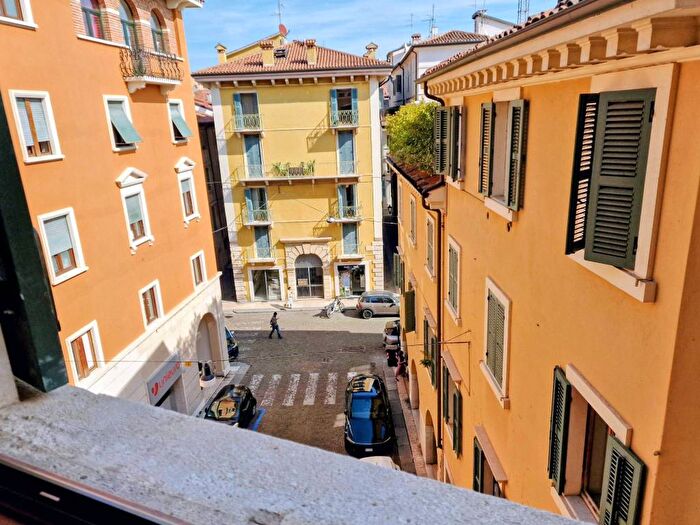 Appartamento bilocale in affitto in Piazzetta Serego, Centro Storico, Verona