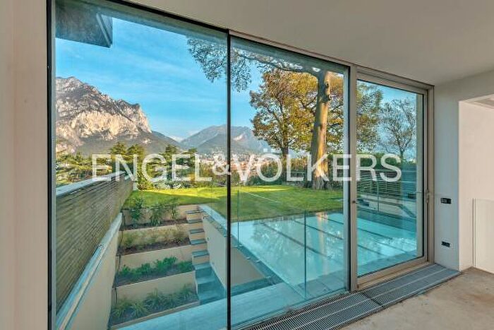 Casa con 5 locali in vendita in Viale Privato Penati, Malgrate