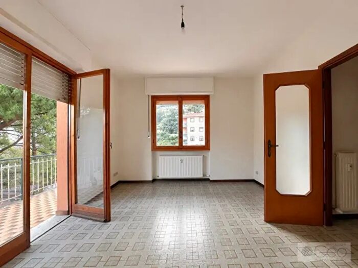 Appartamento trilocale in affitto in Via Brà, Bordighera