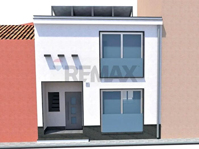 Casa con 5 locali in vendita in Via Lavina, Aci SantAntonio