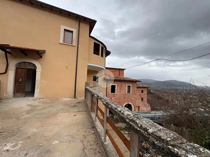 Appartamento quadrilocale in vendita in Appartamento Via del Pianello, LAquila