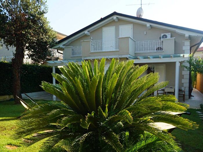 Casa con 6 locali in affitto in Via San Giovanni Bosco, Pietrasanta