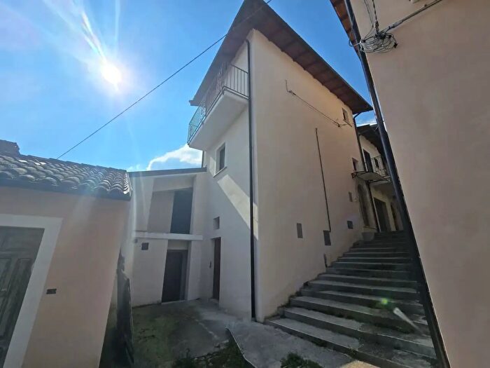 Casa trilocale in vendita in Via della Montagna Bagno Snc, LAquila