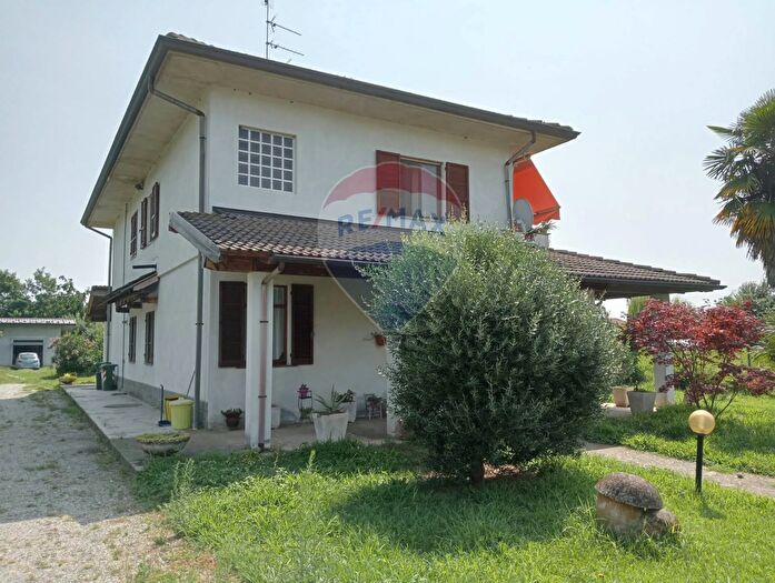 Casa con 5 locali in vendita in Vaprio DAgogna