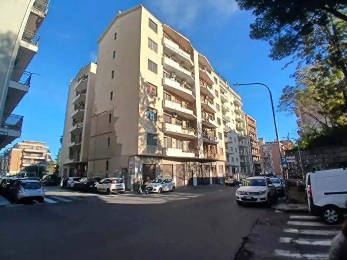 Appartamento con 5 locali in vendita in Via Fimia, Catania