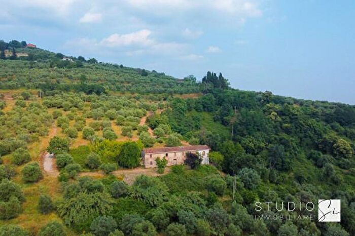 Casa con 6 locali in vendita in Via Fontana di Germinaia, Pistoia