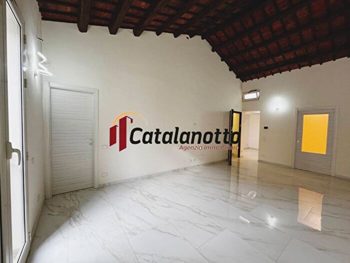 Appartamento con 6 locali in affitto in Via Fra Serafino Mannone, Centro, Castelvetrano