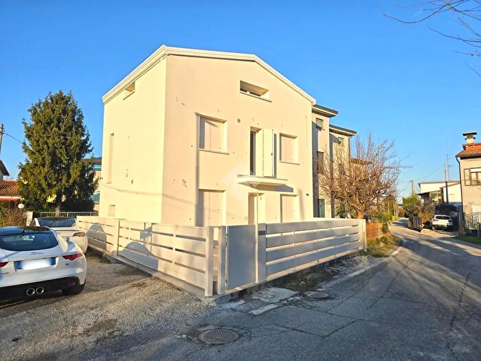 Casa con 5 locali in vendita in Via Monte Pasubio, Curtarolo