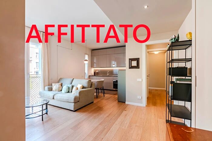 Appartamento trilocale in affitto in Via Flavio Gioia, Milano