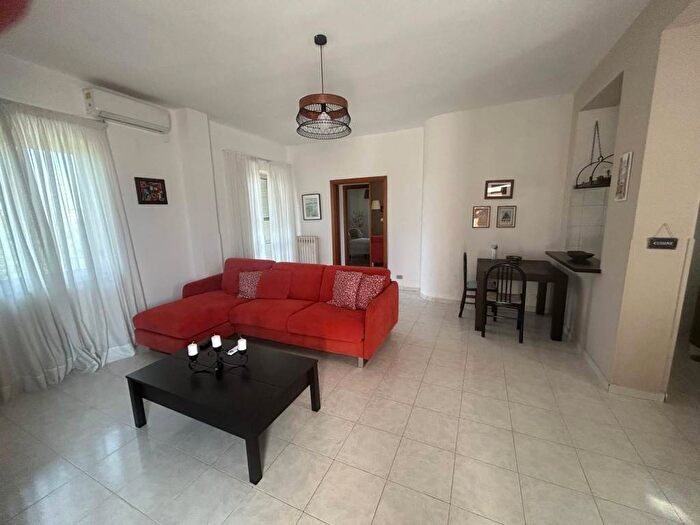 Appartamento trilocale in affitto in Strada Provinciale Ex SS Quater Domiziana, Varcaturo, Giugliano in Campania