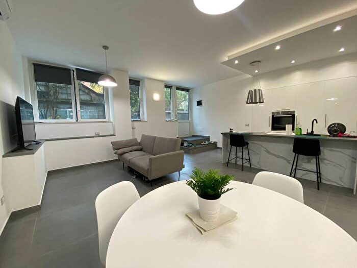 Appartamento bilocale in affitto in Viale Famagosta, Famagosta, Milano