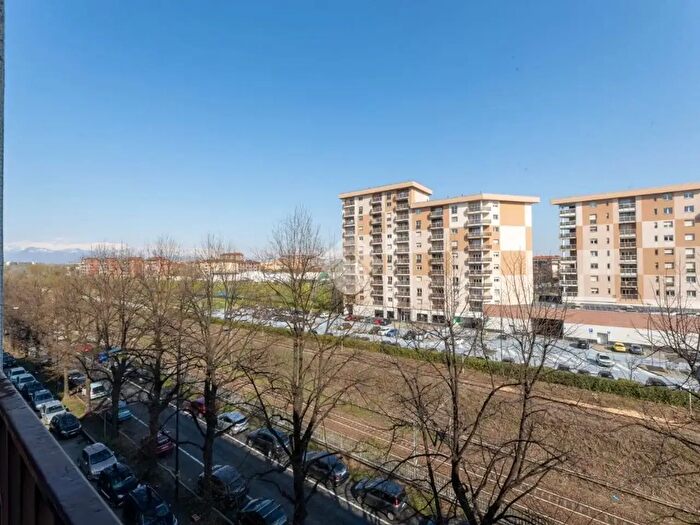 Appartamento trilocale in vendita in Via Tirreno, Torino