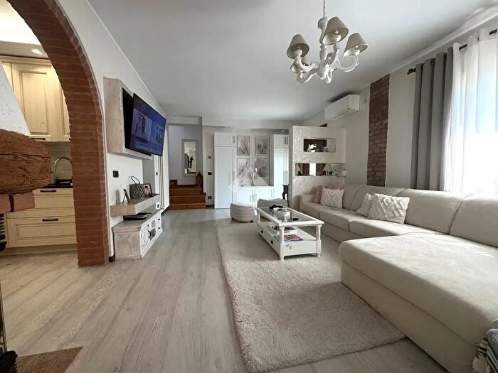 Casa con 5 locali in vendita in Via Due Palazzi, Padova