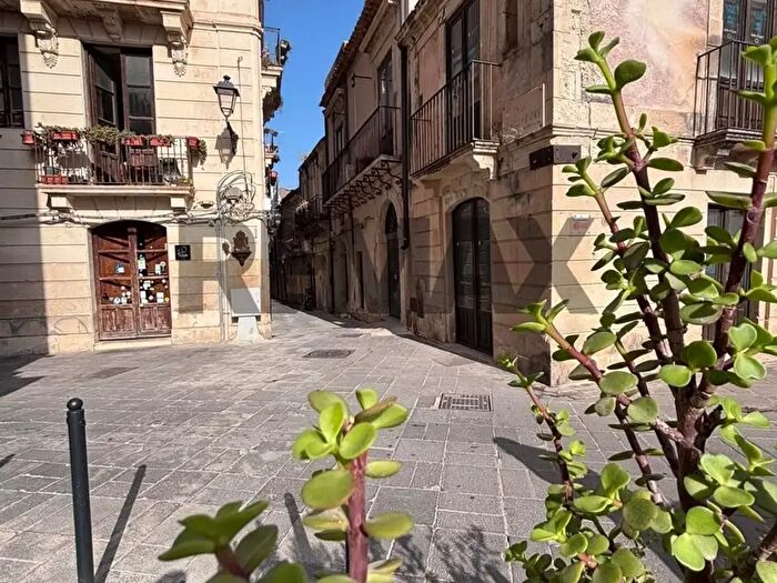 Casa quadrilocale in vendita in Via Mario Minniti, Siracusa