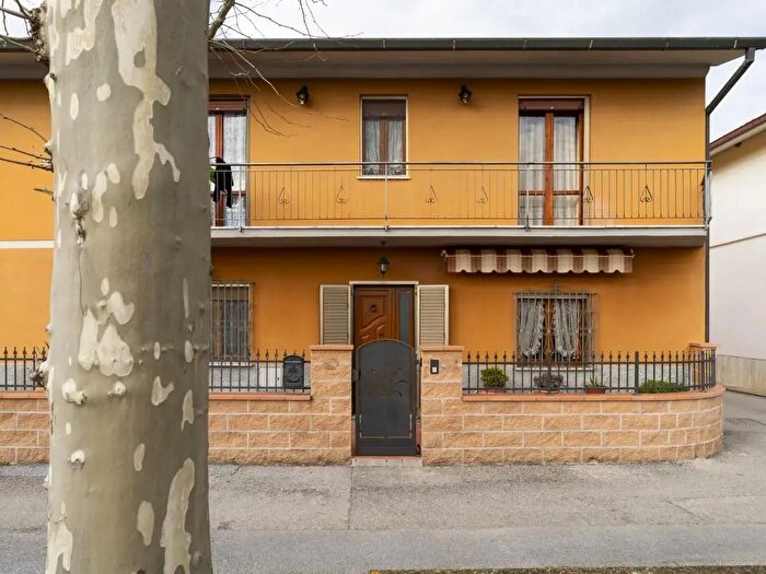 Casa con 6 locali in vendita in Casciana Terme Lari