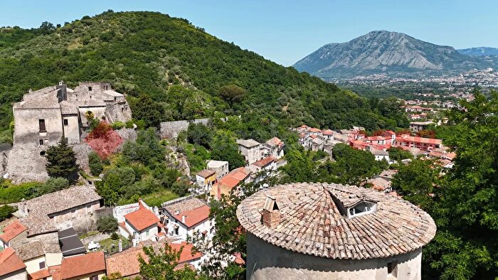 Casa trilocale in vendita in Via Borgo Annunziata Snc, San Martino Valle Caudina
