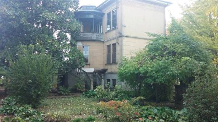 Casa con 6 locali in vendita in Sale