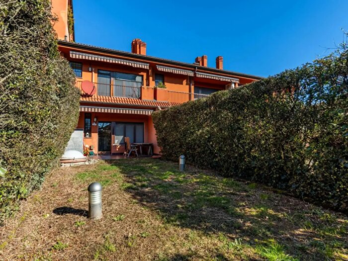 Casa quadrilocale in vendita in Lainate